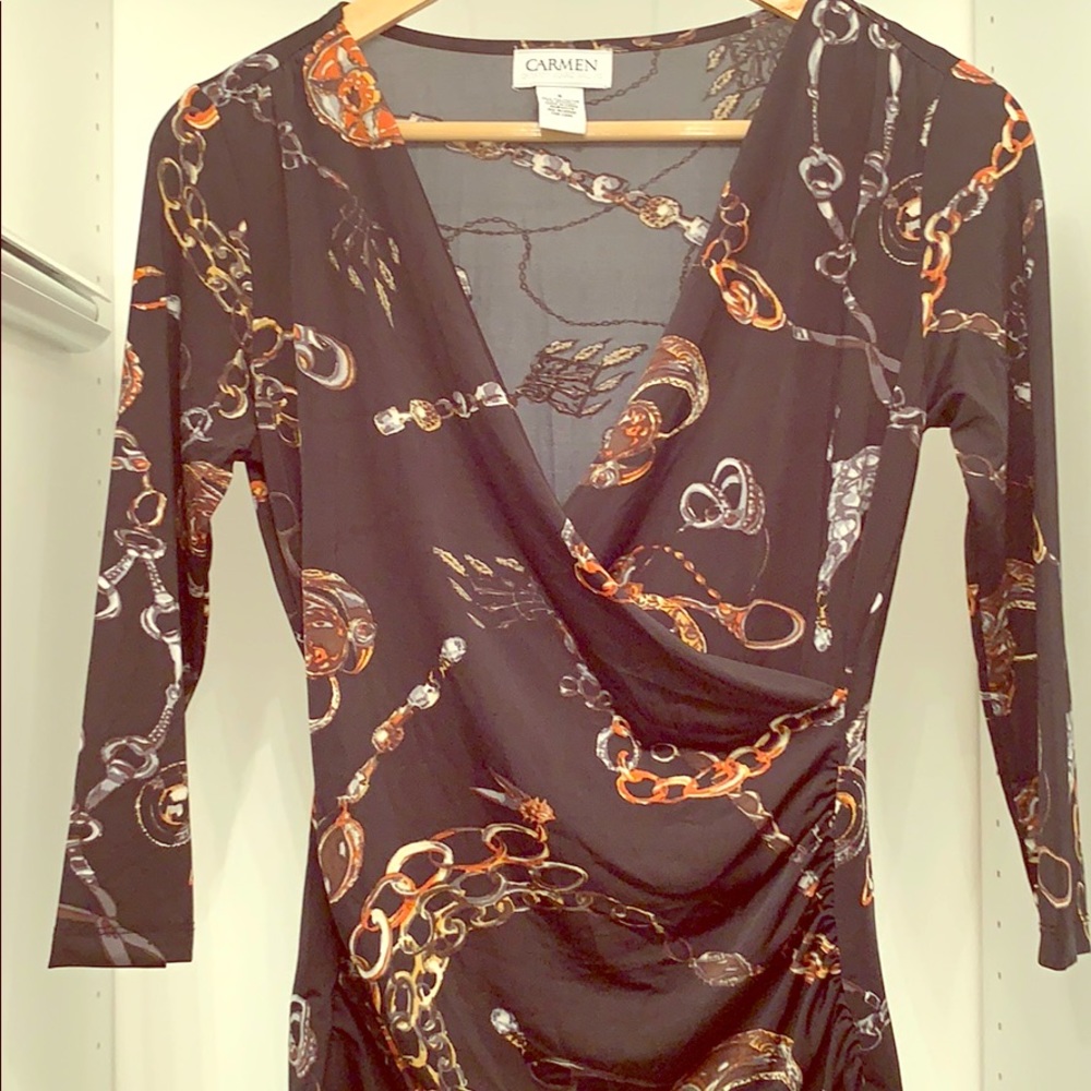 Carmen Marc Valvo mock wrap top blk chain pattern